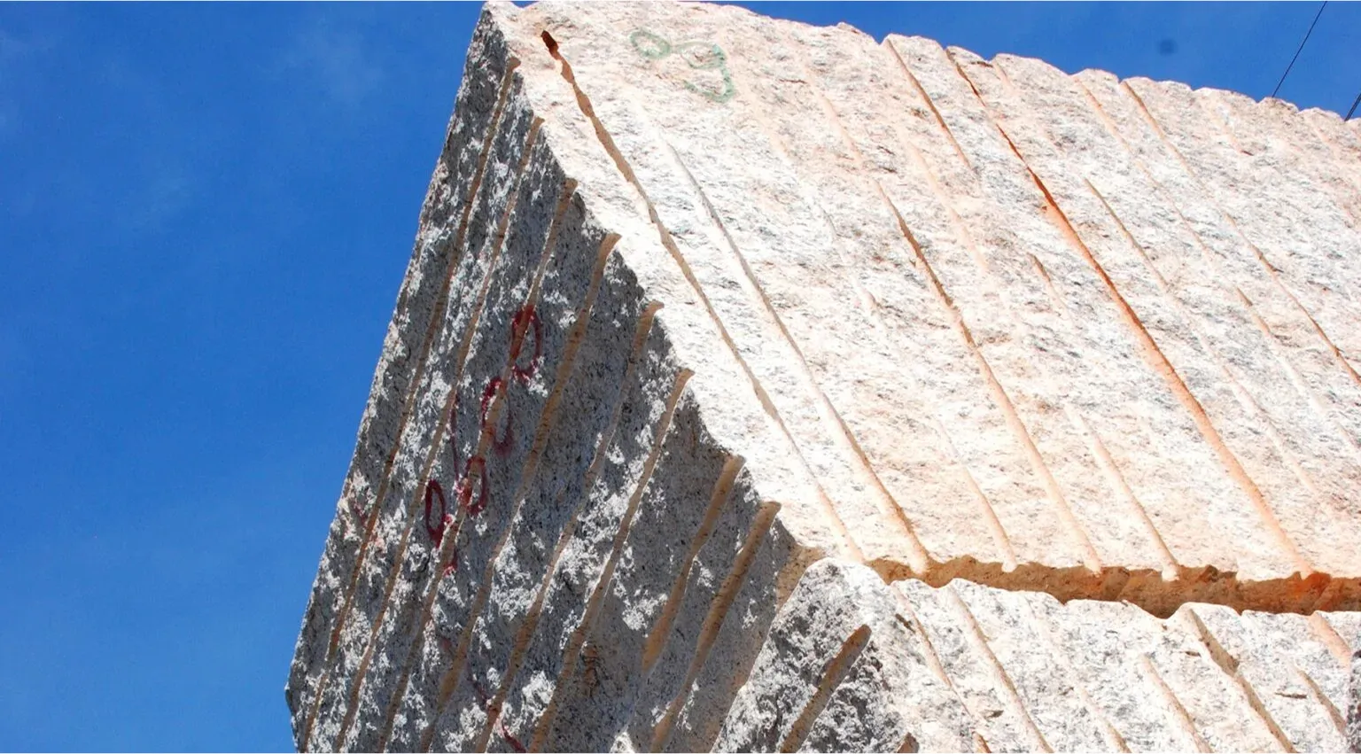 Blocos em estado bruto - Produtos rochas naturais Gramobras